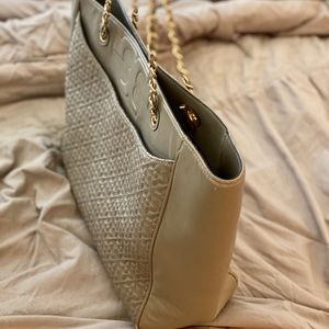 Tory Burch bag (color:nude)